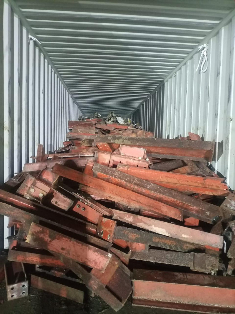 Contenedor cargado de acero para exportación